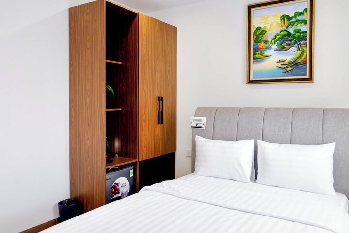 Room 3 of 53