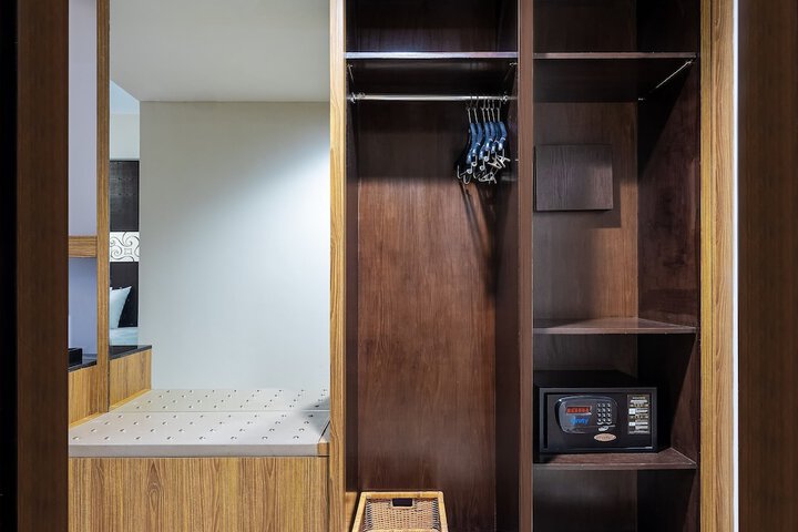 Room 6 of 39
