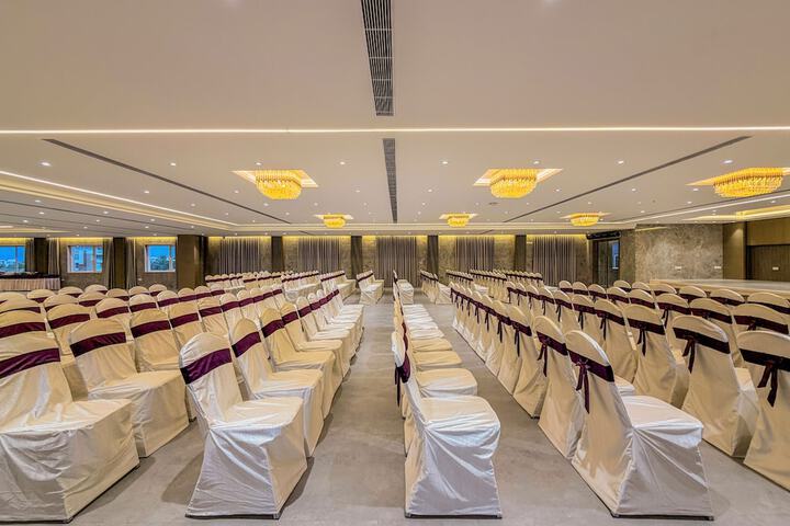 Ballroom/Hall 51 of 59