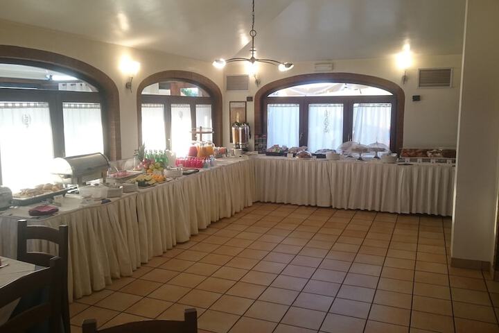 Breakfast area