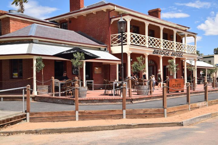 Hotel Exterior 65 of 77
