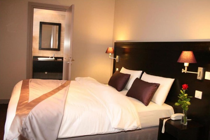 Room 10 of 32