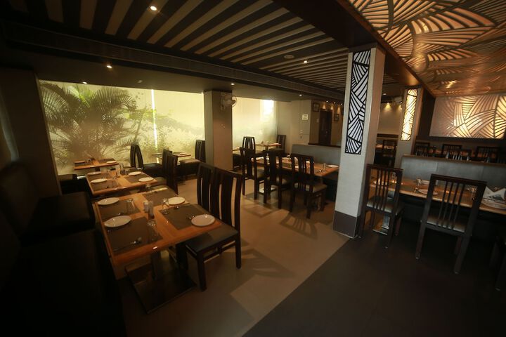 Dining 3 of 7