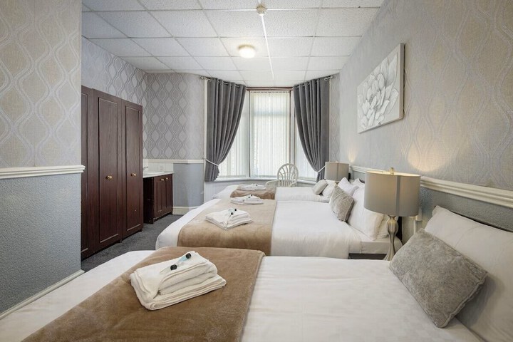 Room 6 of 6