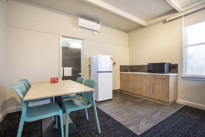 Room 8 of 43