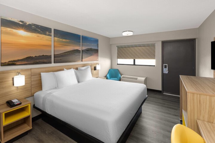 Room 8 of 46