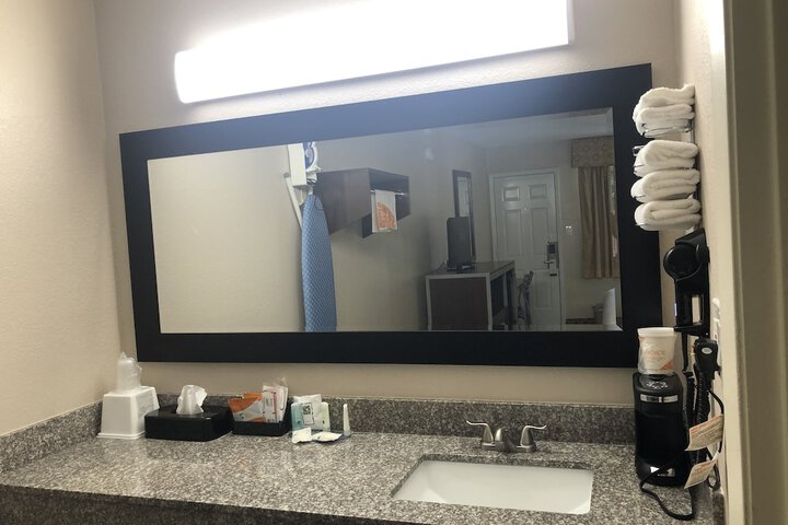 Bathroom sink