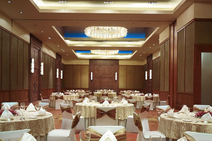Ballroom/Hall 35 of 43