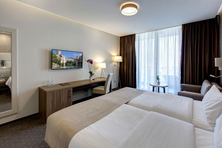 Room 32 of 136