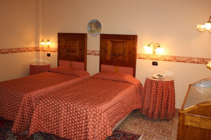 Room 5 of 38