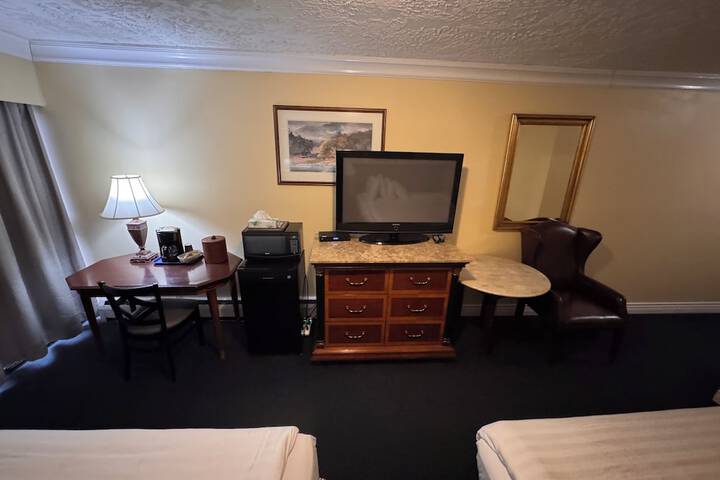 Room 40 of 77