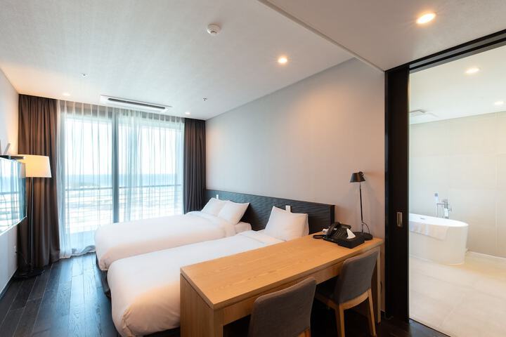 Room 9 of 78