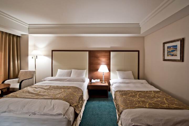 Room 30 of 79