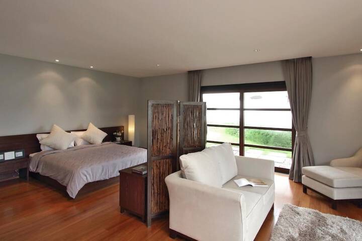 Room 4 of 20