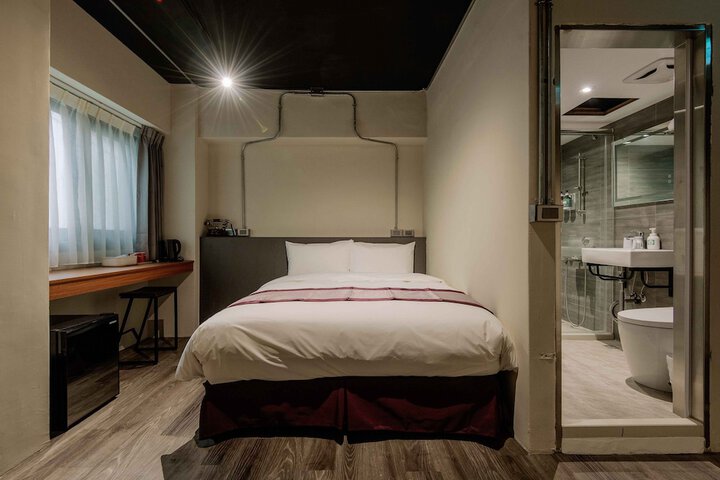Room 13 of 66