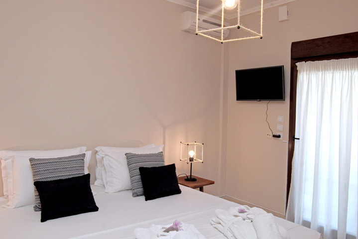 Room 1 of 2