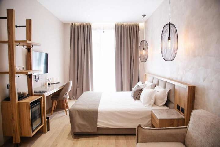 Room 3 of 136