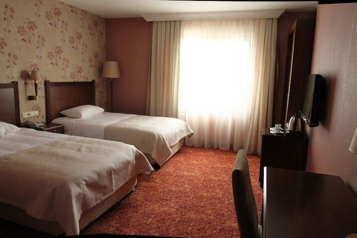 Room 9 of 35
