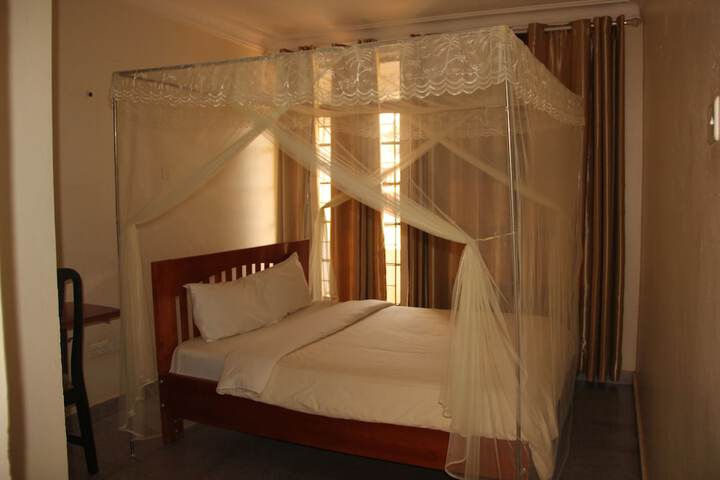 Room 8 of 32