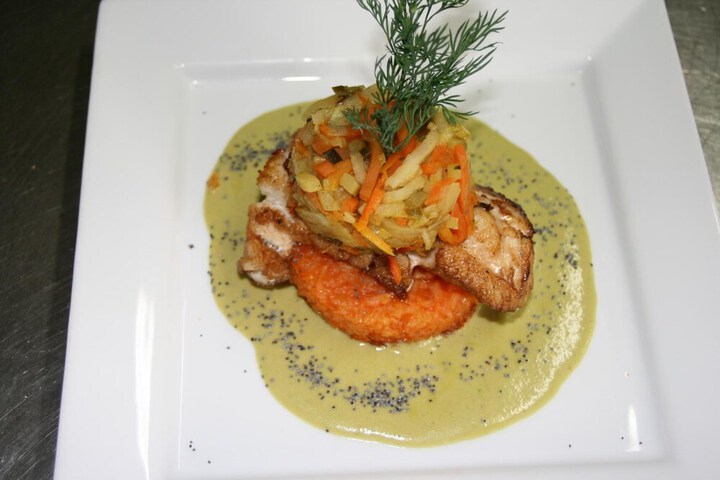 Dining 35 of 46