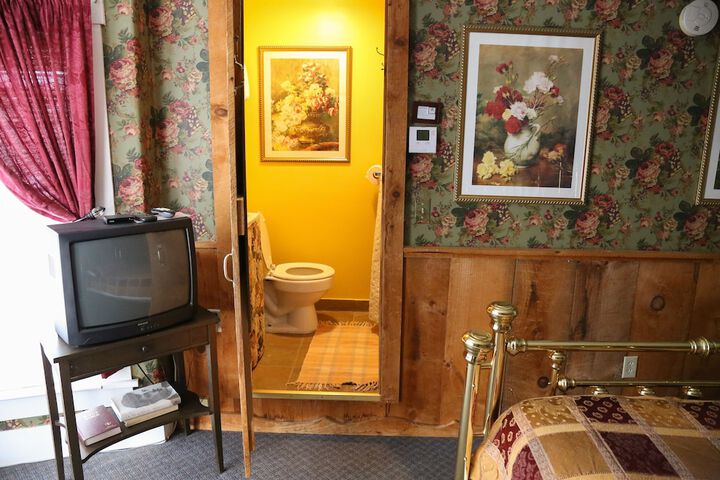 Room 70 of 165