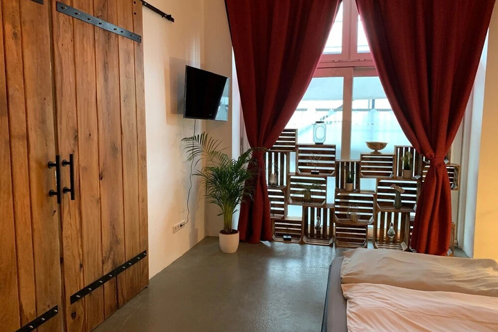 Room 4 of 27