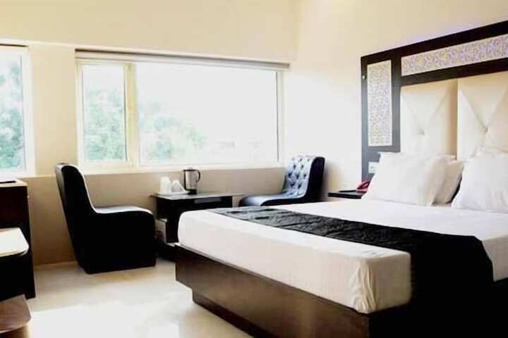 Room 13 of 19