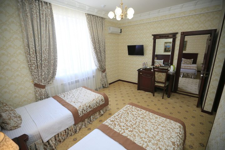 Room 8 of 92