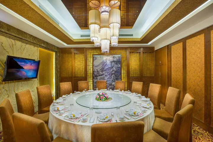 Dining 63 of 80