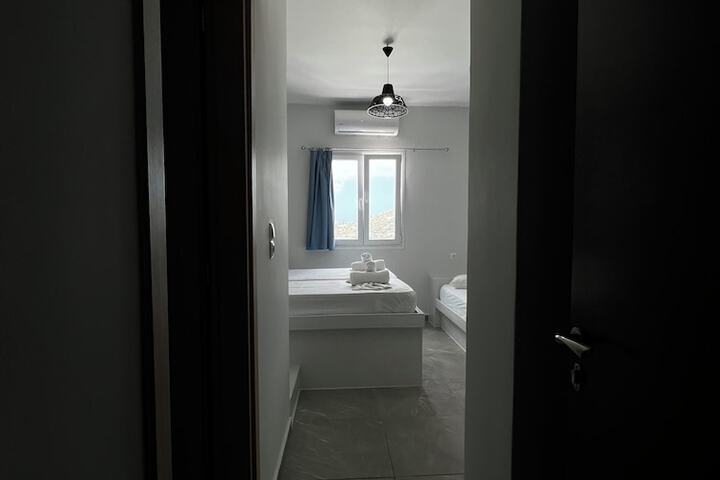 Room 33 of 79