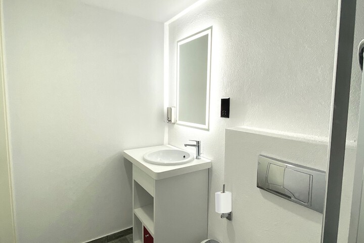 Room 19 of 34