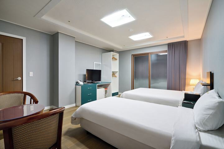 Room 17 of 29