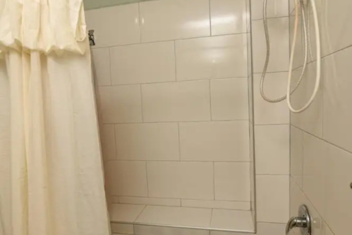 Room 9 of 15