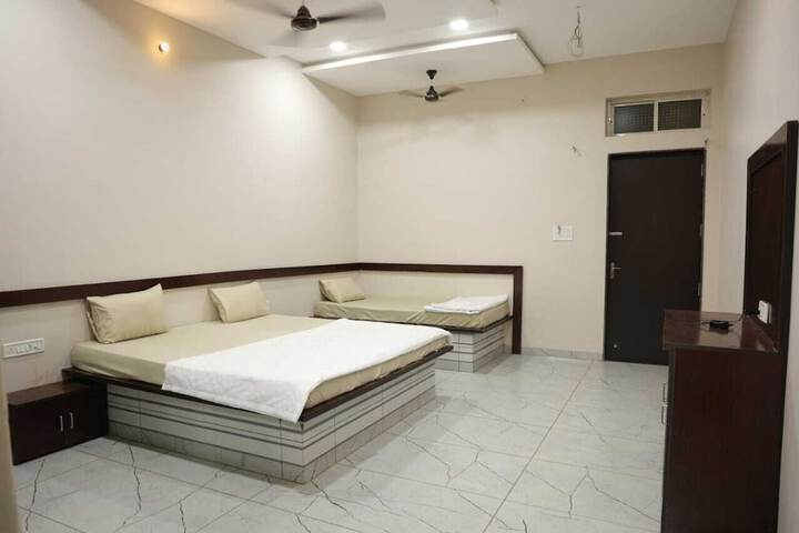 Room 4 of 23