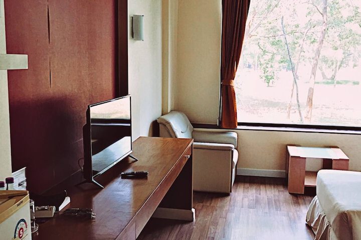 Room 15 of 37
