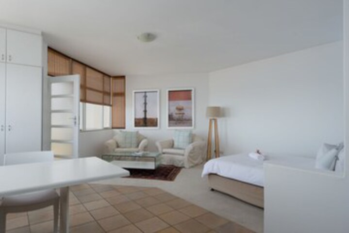 Room 10 of 12