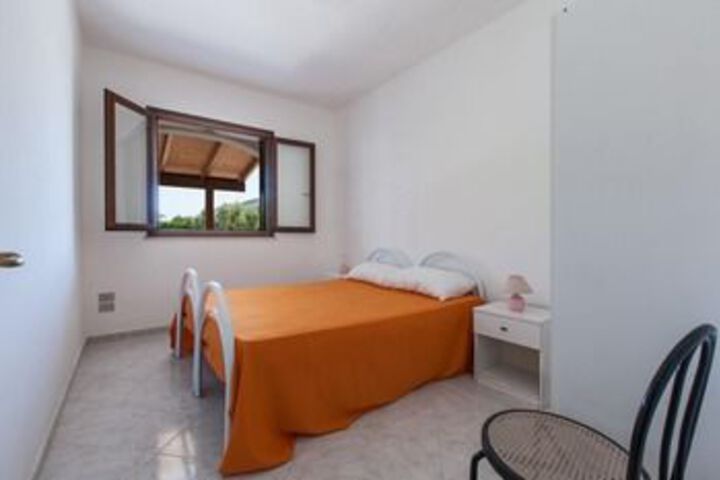 Room 5 of 11