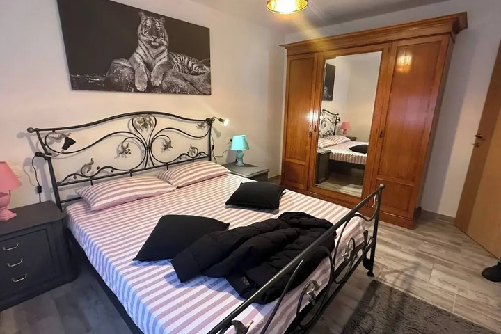 Room 6 of 20