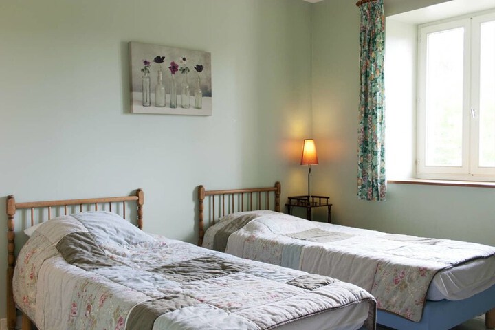 Room 7 of 10