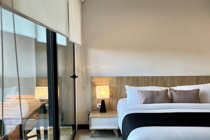 Room 9 of 13