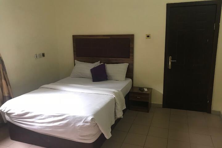 Room 6 of 30