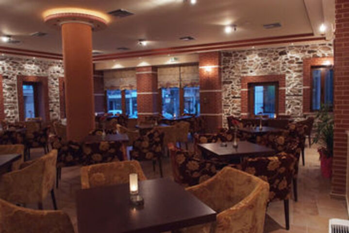 Lounge 24 of 35