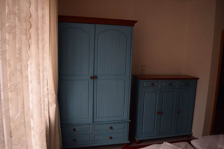 Room 6 of 90