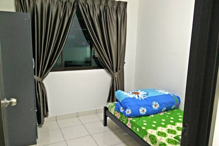Room 3 of 47