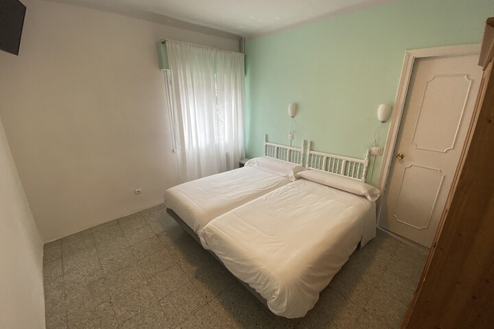 Room 5 of 18