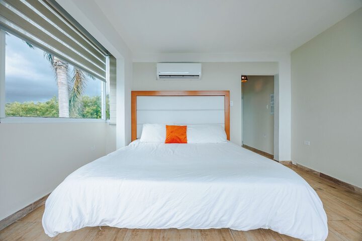 Room 52 of 171