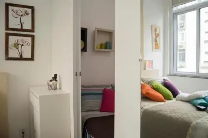 Room 4 of 10