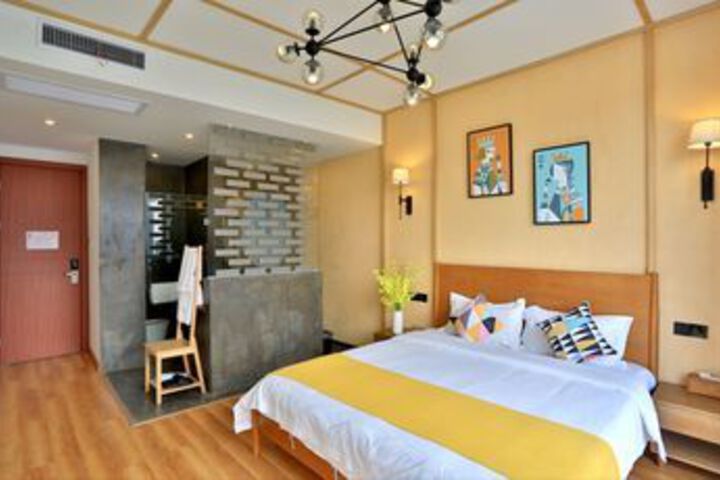 Room 15 of 25