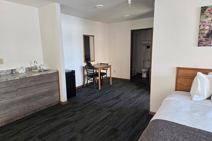 Room 8 of 18
