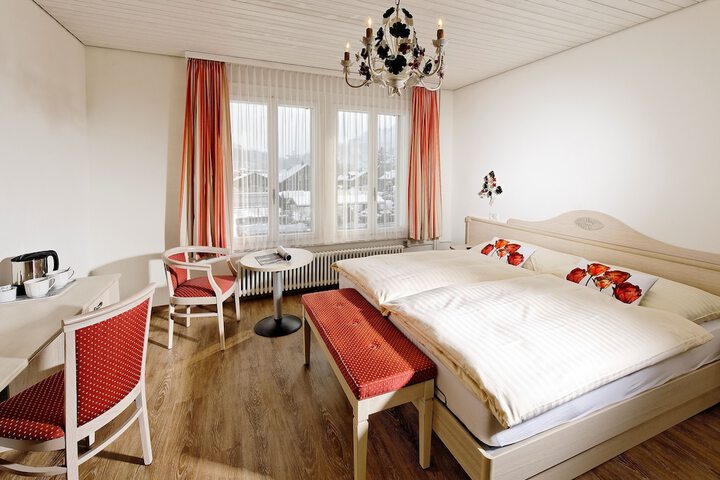 Room 10 of 37